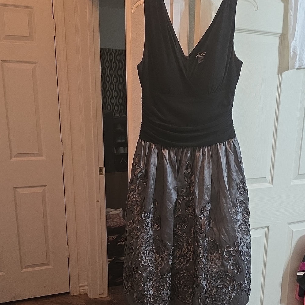 Jessica Howard Black and Silver Midi Dress